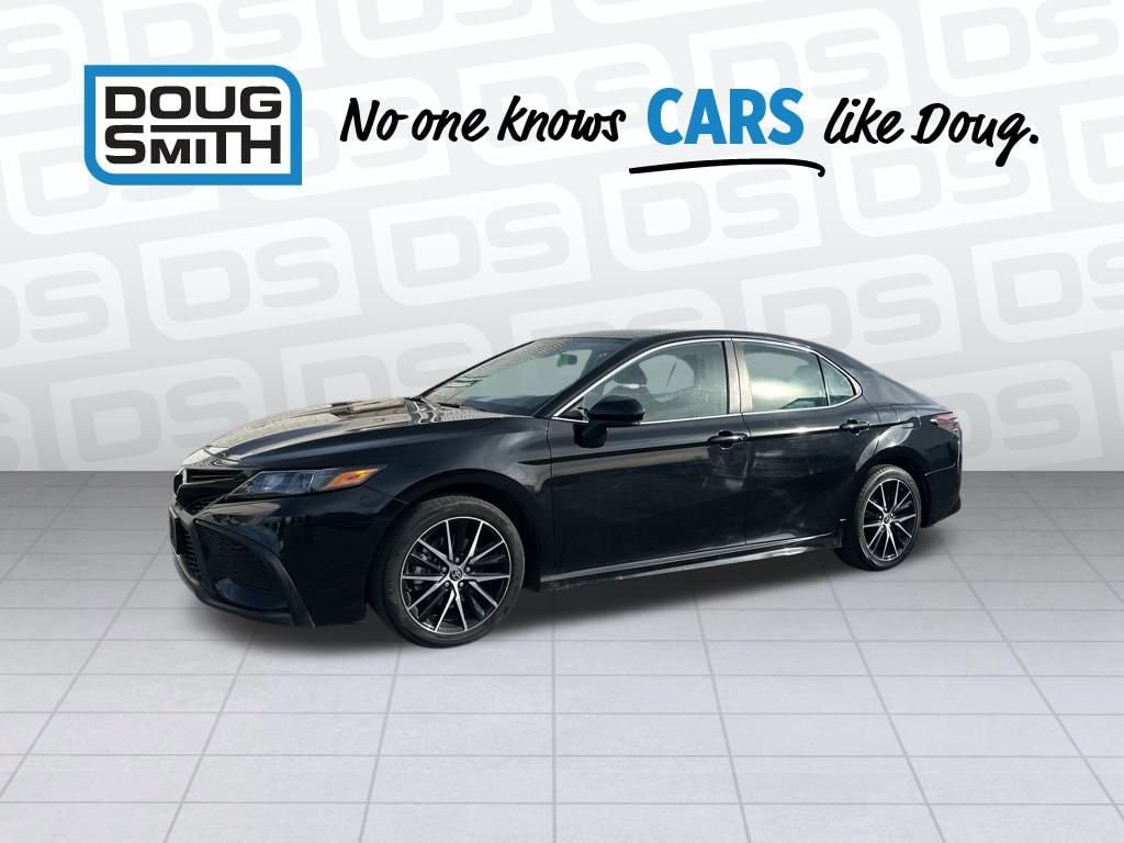 2024 Toyota Camry SE's photo