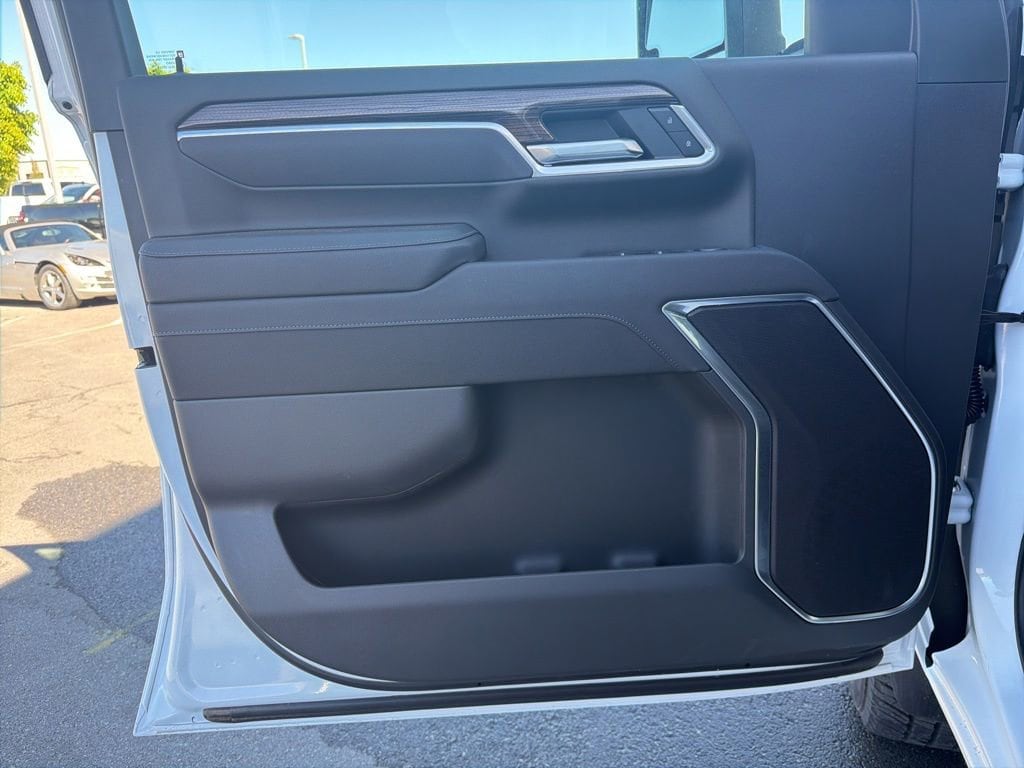 2026 Chevrolet Silverado 3500HD LT - Photo 6