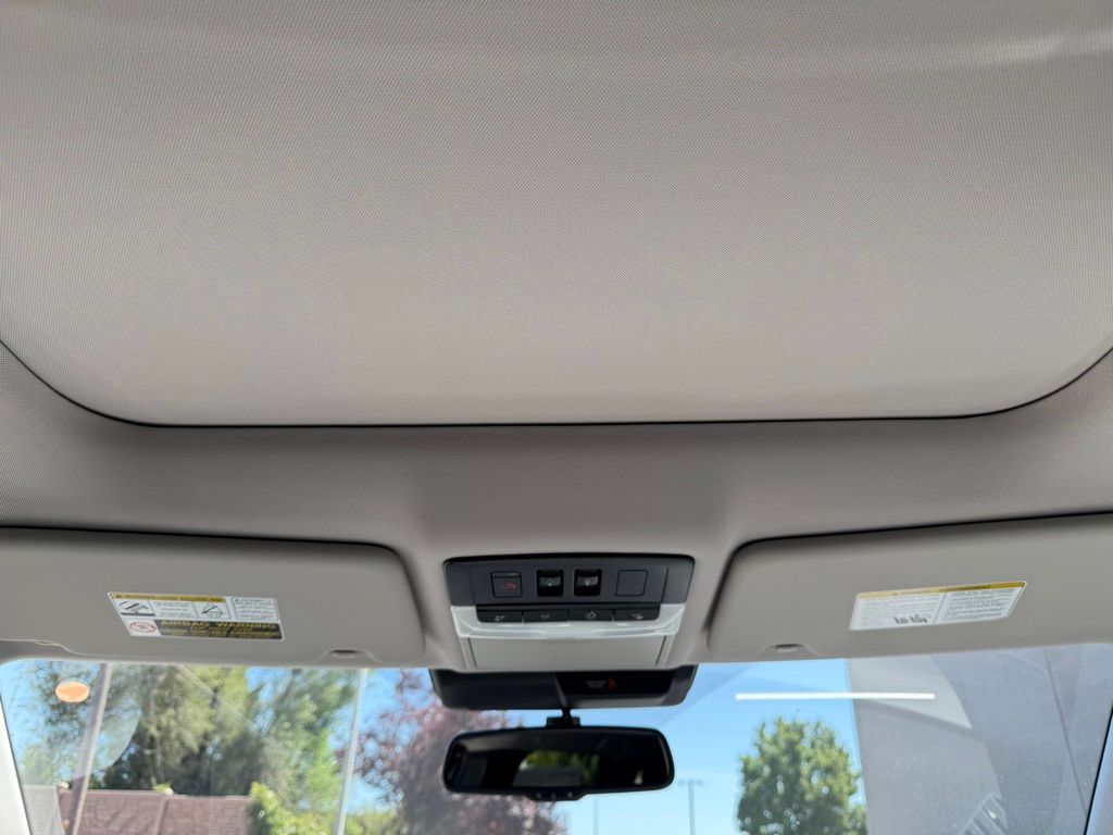 2025 Mitsubishi Outlander Plug-in Hybrid Platinum Edition - Photo 18