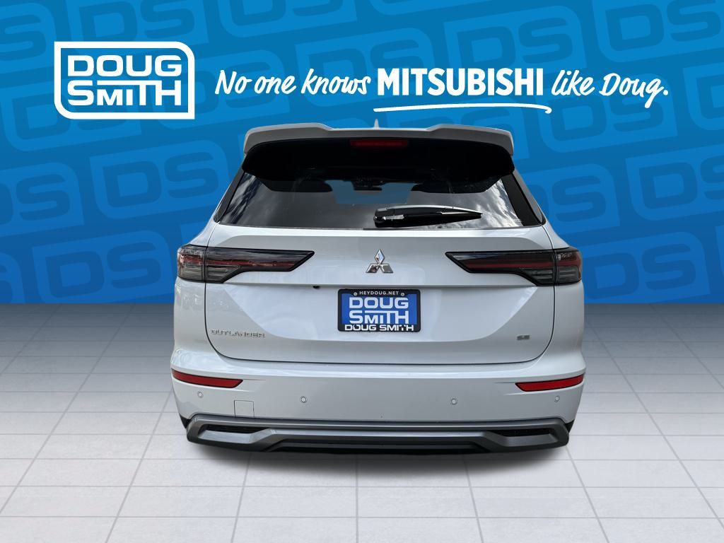 2025 Mitsubishi Outlander SE photo 2