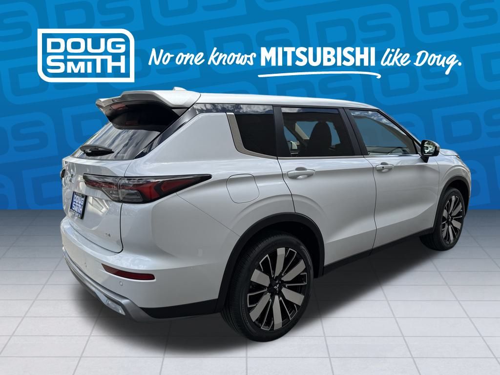 2025 Mitsubishi Outlander SE photo 3