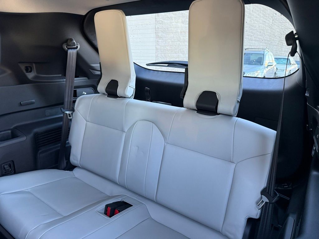 2025 Mitsubishi Outlander Plug-in Hybrid Platinum Edition - Photo 28