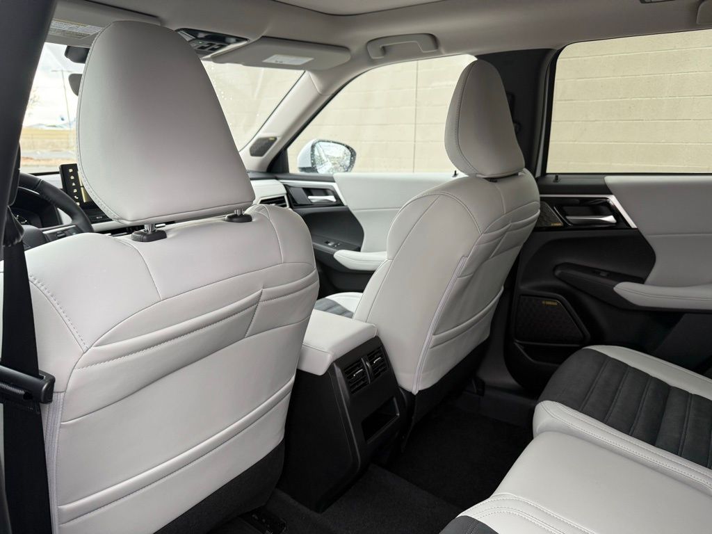 2026 Mitsubishi Outlander SE - Photo 24