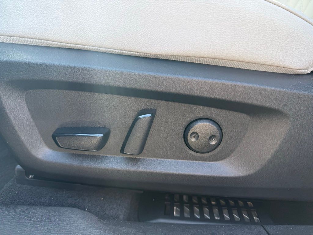2025 Mitsubishi Outlander Plug-in Hybrid Platinum Edition - Photo 21
