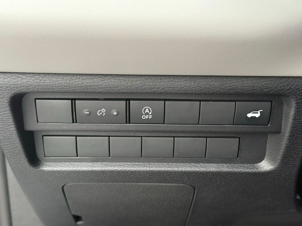 2026 Mitsubishi Outlander SE - Photo 9