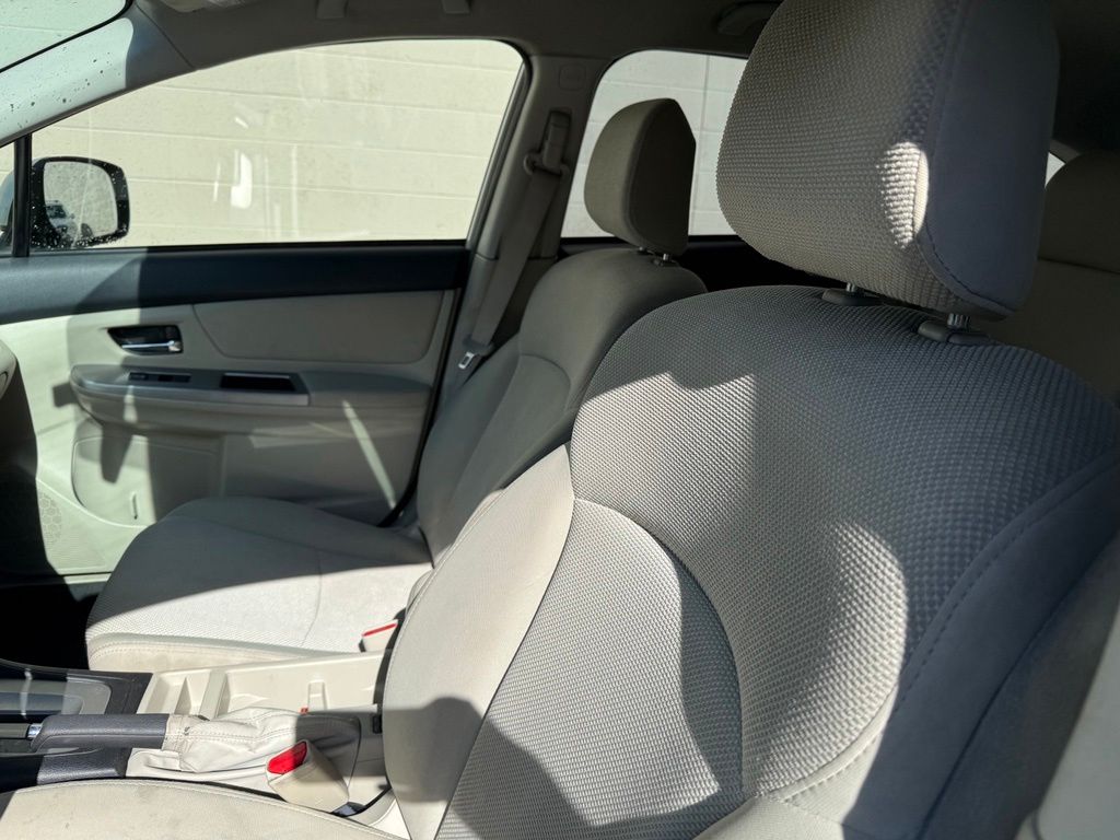 2014 Subaru XV Crosstrek Hybrid - Photo 19
