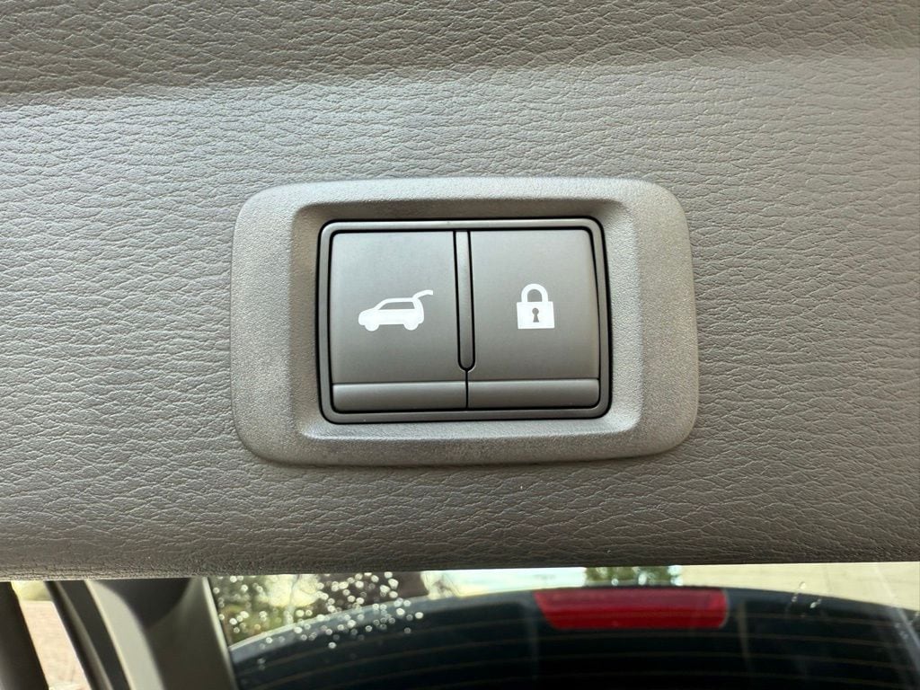 2025 Mitsubishi Outlander Plug-in Hybrid SEL Black Edition - Photo 33