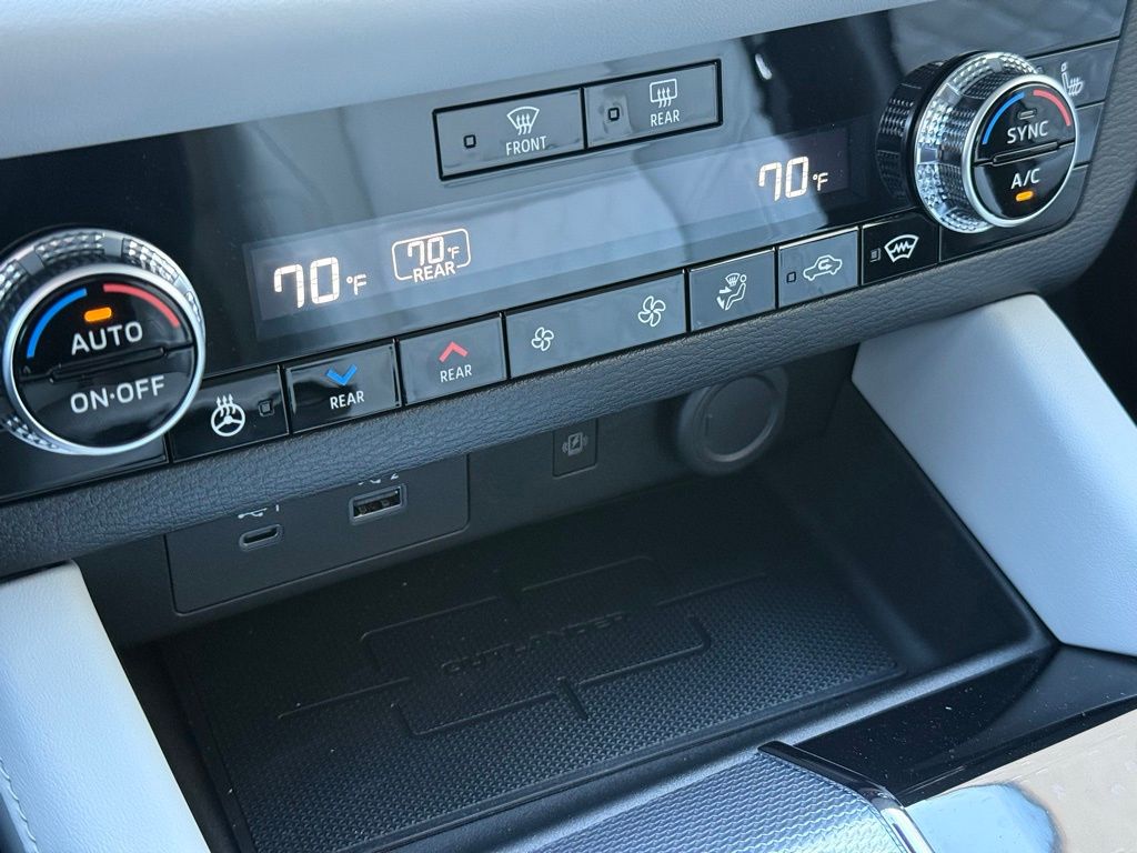 2025 Mitsubishi Outlander Plug-in Hybrid Platinum Edition - Photo 16