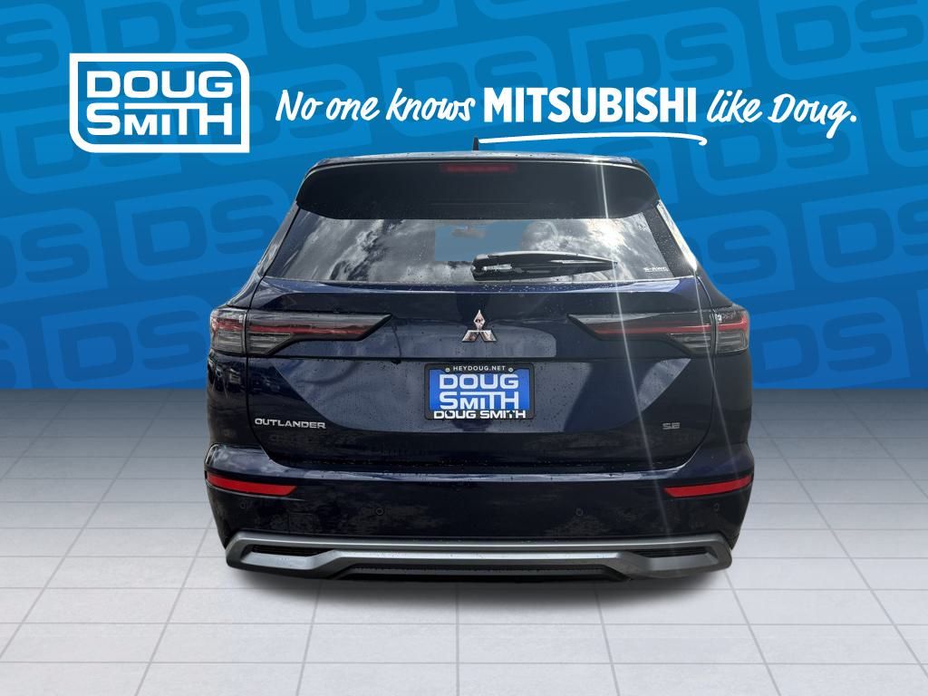 2025 Mitsubishi Outlander SE photo 3