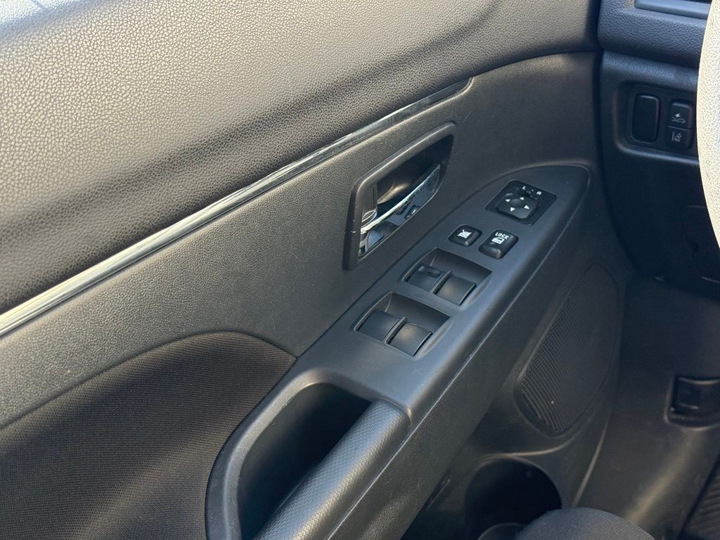 2025 Mitsubishi Outlander Sport ES - Photo 9