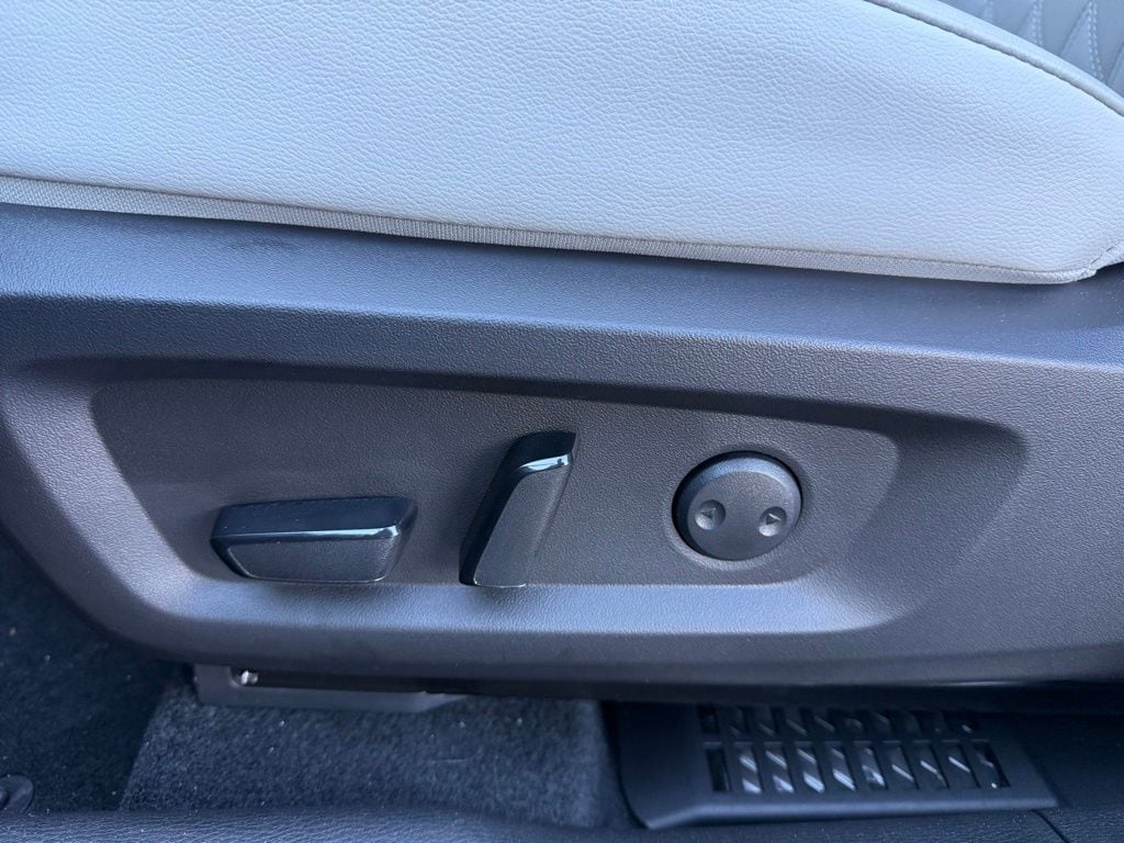 2025 Mitsubishi Outlander Plug-in Hybrid Platinum Edition - Photo 22