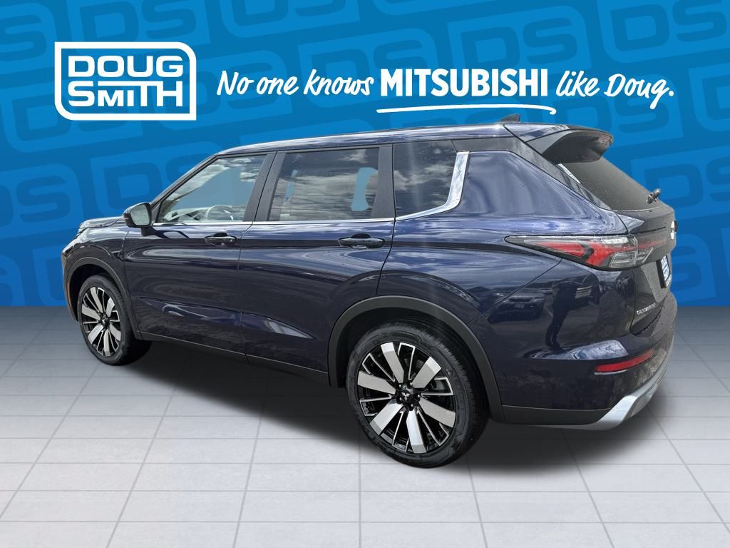 2025 Mitsubishi Outlander SE photo 2