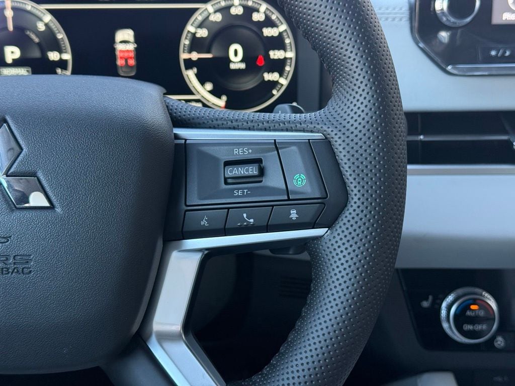 2025 Mitsubishi Outlander Plug-in Hybrid Platinum Edition - Photo 11