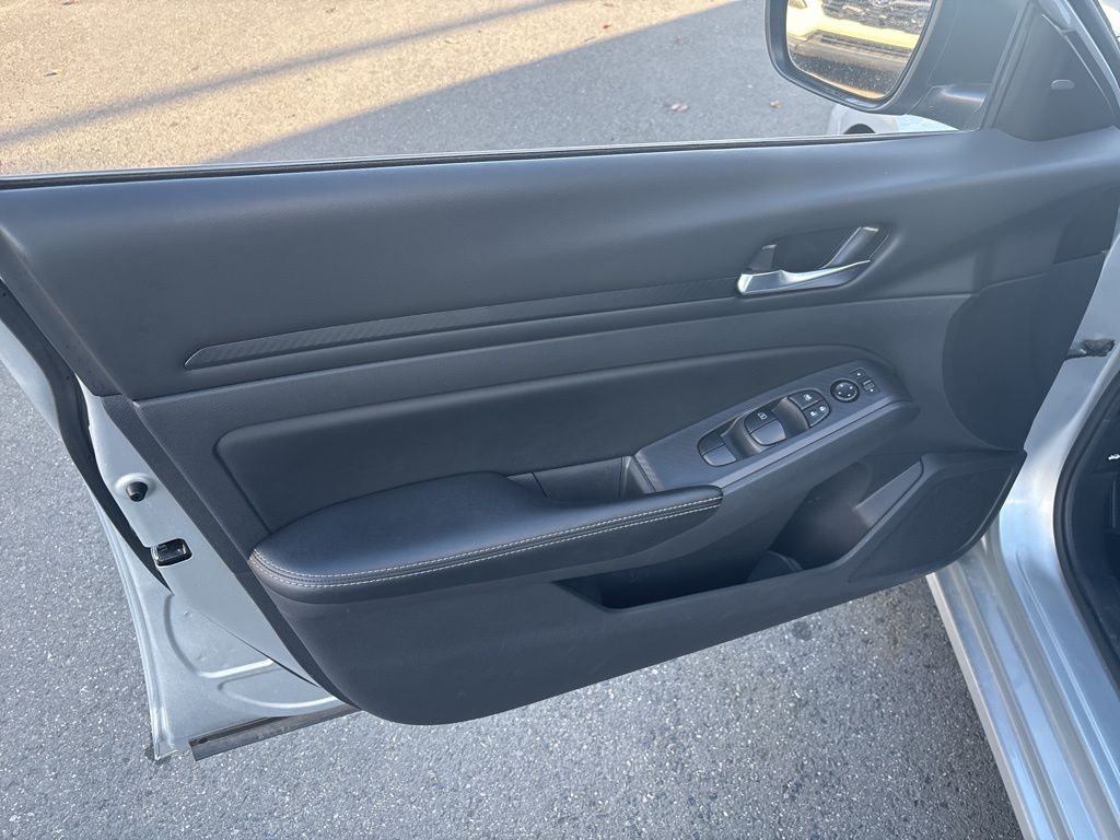 2024 Nissan Altima 2.5 SV photo 4