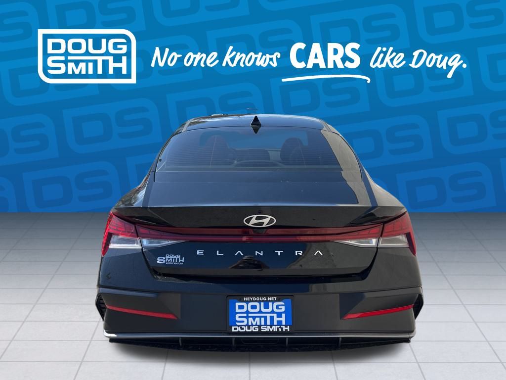 2024 Hyundai Elantra SEL Convenience photo 4