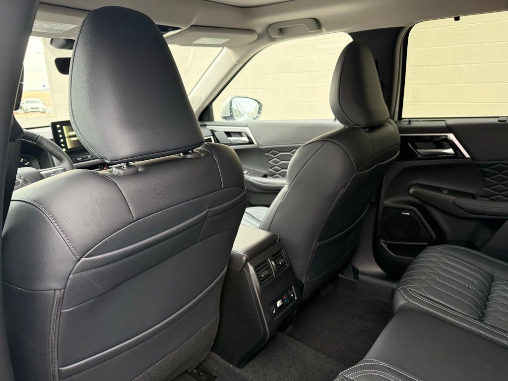 2026 Mitsubishi Outlander SEL - Photo 23
