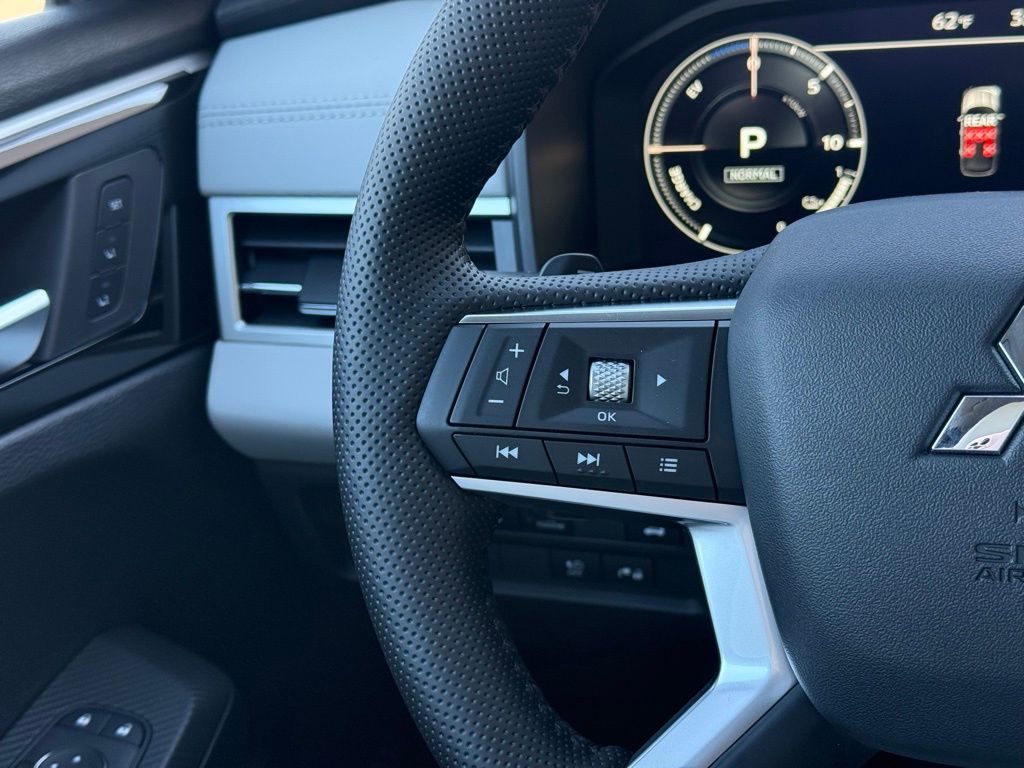 2025 Mitsubishi Outlander Plug-in Hybrid Platinum Edition - Photo 10