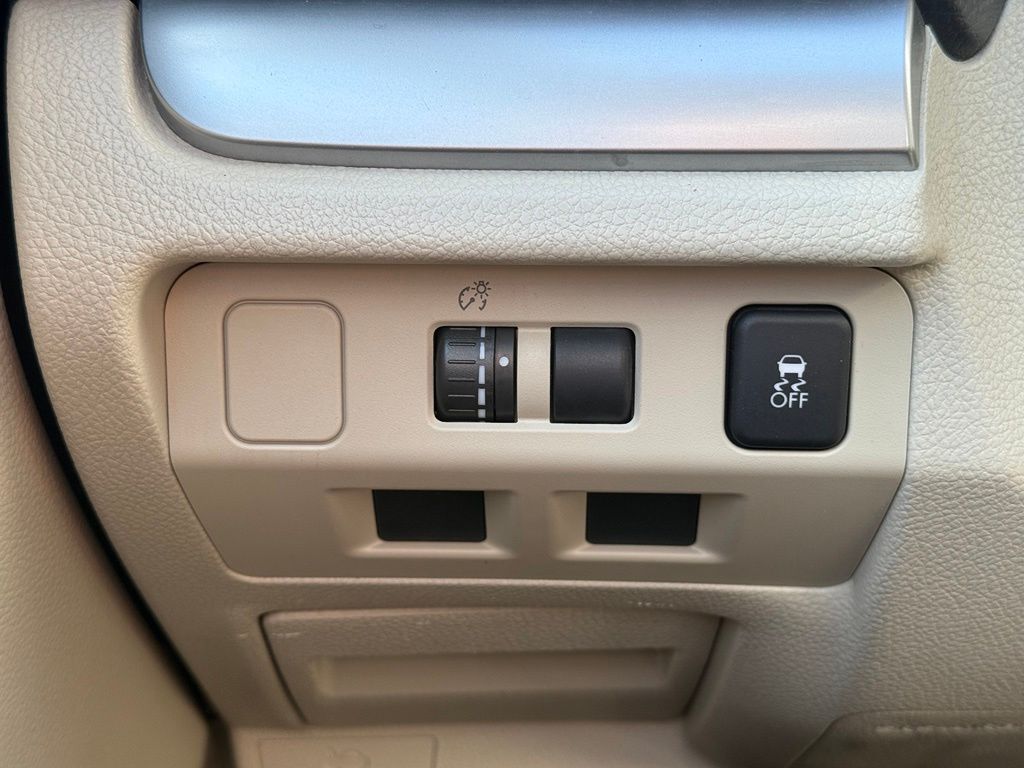 2014 Subaru XV Crosstrek Hybrid - Photo 9