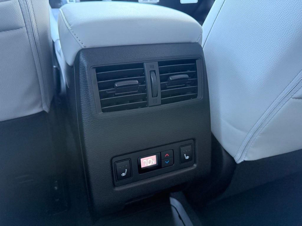 2025 Mitsubishi Outlander Plug-in Hybrid Platinum Edition - Photo 24