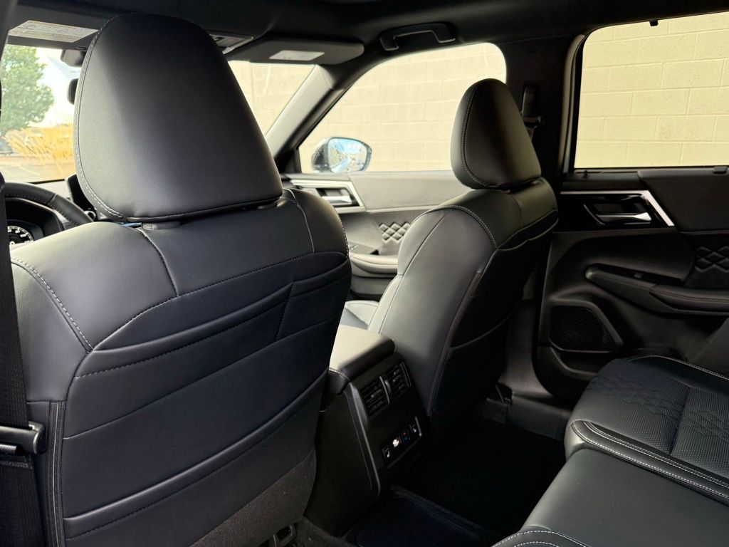 2025 Mitsubishi Outlander Plug-in Hybrid SEL Black Edition - Photo 24