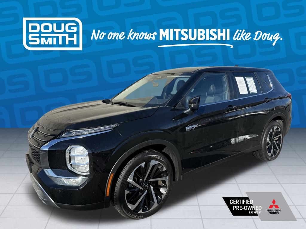 2023 Mitsubishi Outlander Plug-In Hybrid SE's photo