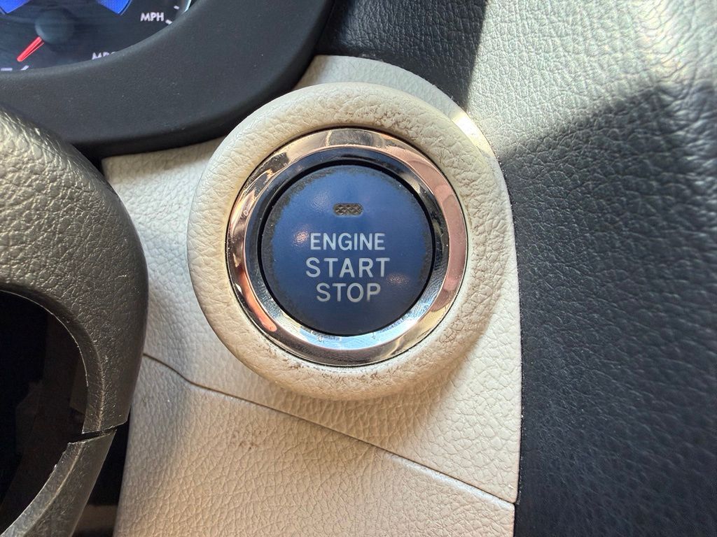 2014 Subaru XV Crosstrek Hybrid - Photo 12