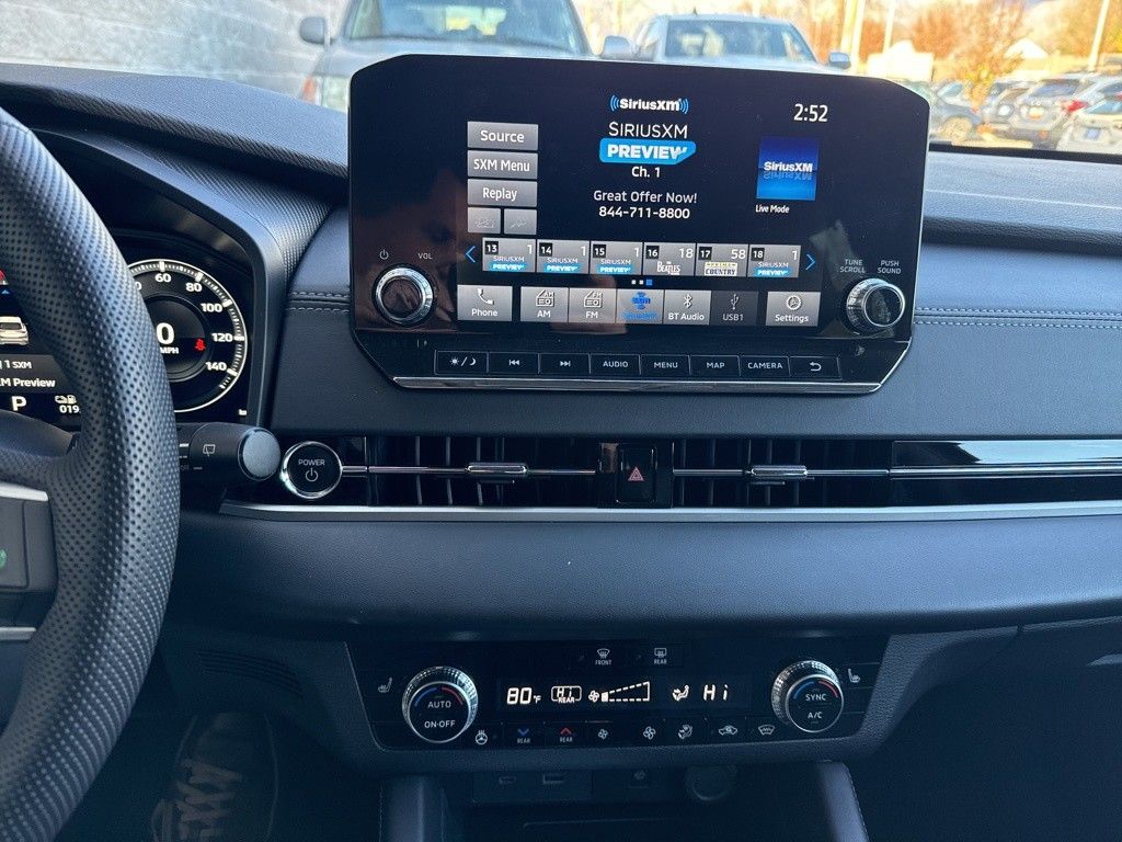 2023 Mitsubishi Outlander PHEV 40th Anniversary Edition photo 3