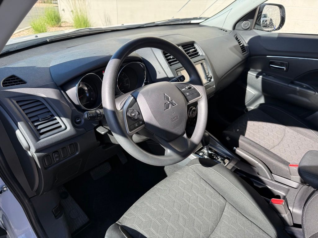 2025 Mitsubishi Outlander Sport ES - Photo 20