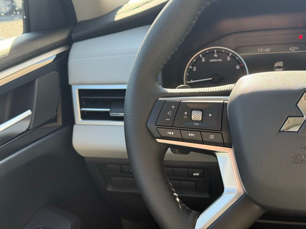 2026 Mitsubishi Outlander SE - Photo 10