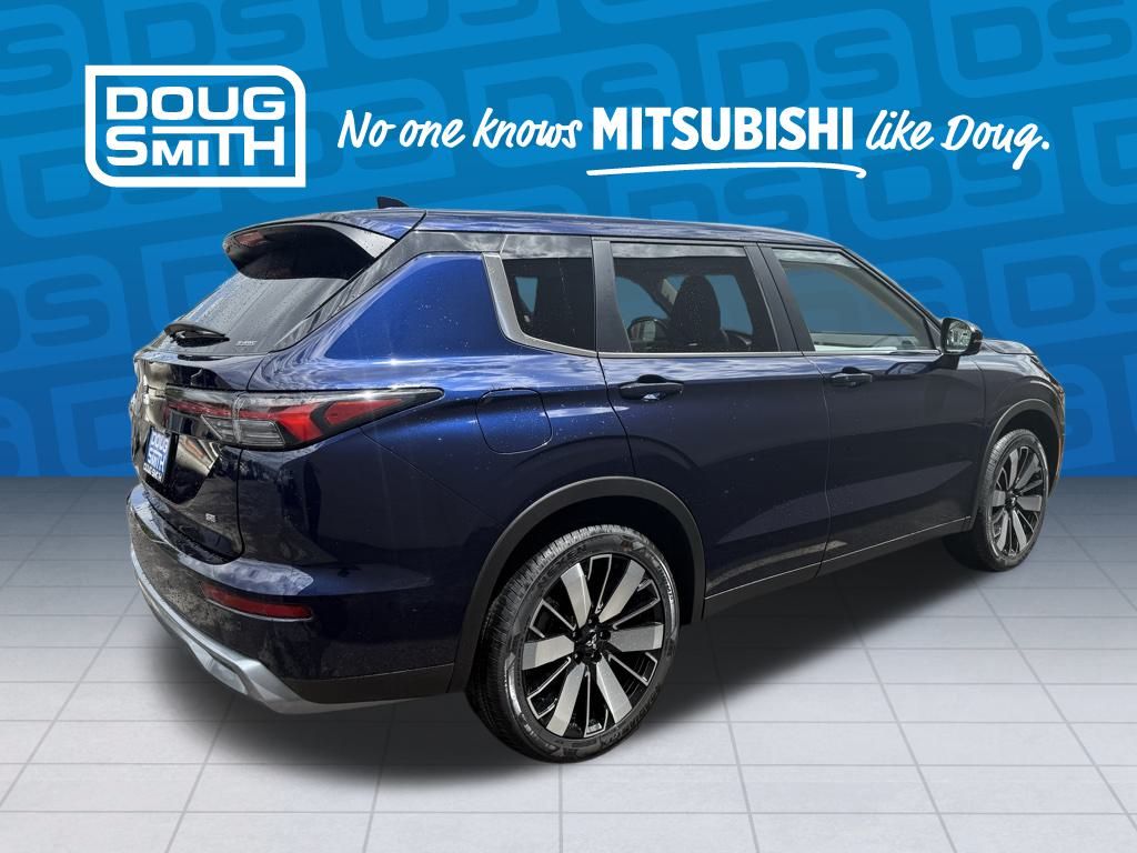 2025 Mitsubishi Outlander SE photo 4