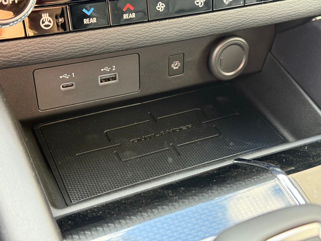 2025 Mitsubishi Outlander Plug-in Hybrid SEL Black Edition - Photo 16