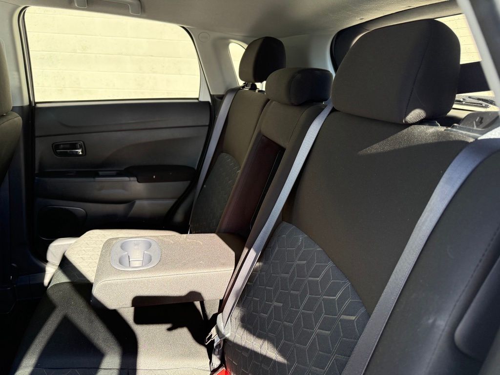 2025 Mitsubishi Outlander Sport ES - Photo 24