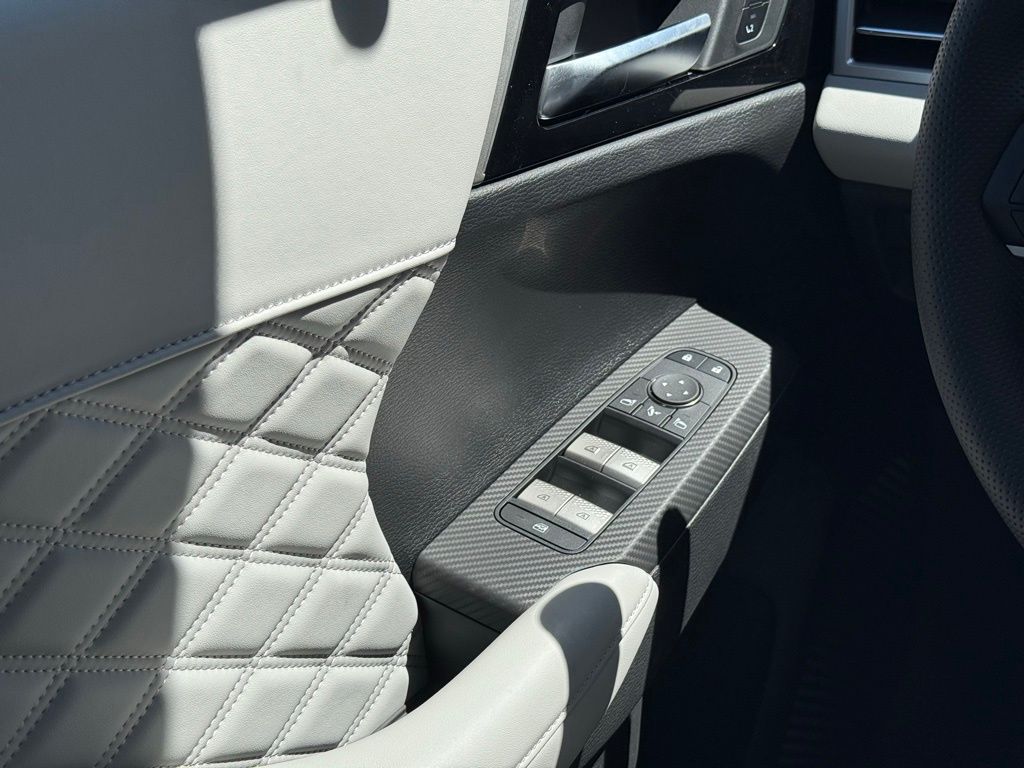 2025 Mitsubishi Outlander Plug-in Hybrid Platinum Edition - Photo 7