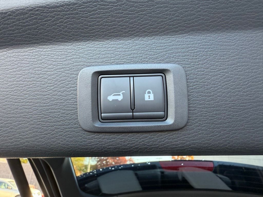 2025 Mitsubishi Outlander Plug-in Hybrid Platinum Edition - Photo 32