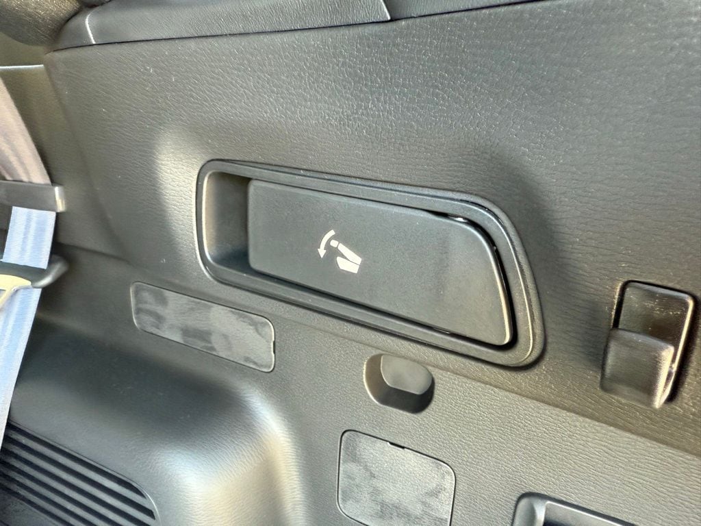 2025 Mitsubishi Outlander Plug-in Hybrid Platinum Edition - Photo 28