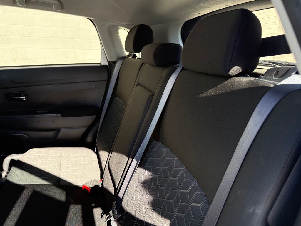 2025 Mitsubishi Outlander Sport ES - Photo 23