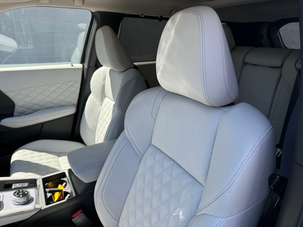 2025 Mitsubishi Outlander Plug-in Hybrid Platinum Edition - Photo 20