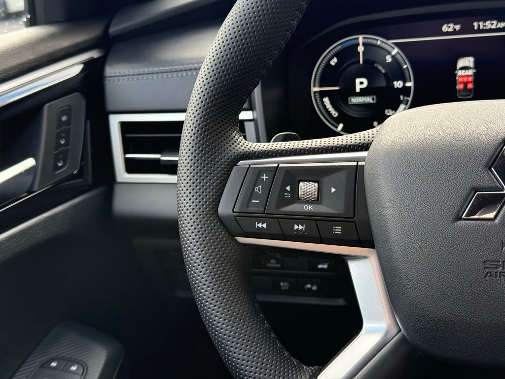 2025 Mitsubishi Outlander Plug-in Hybrid SEL Black Edition - Photo 10