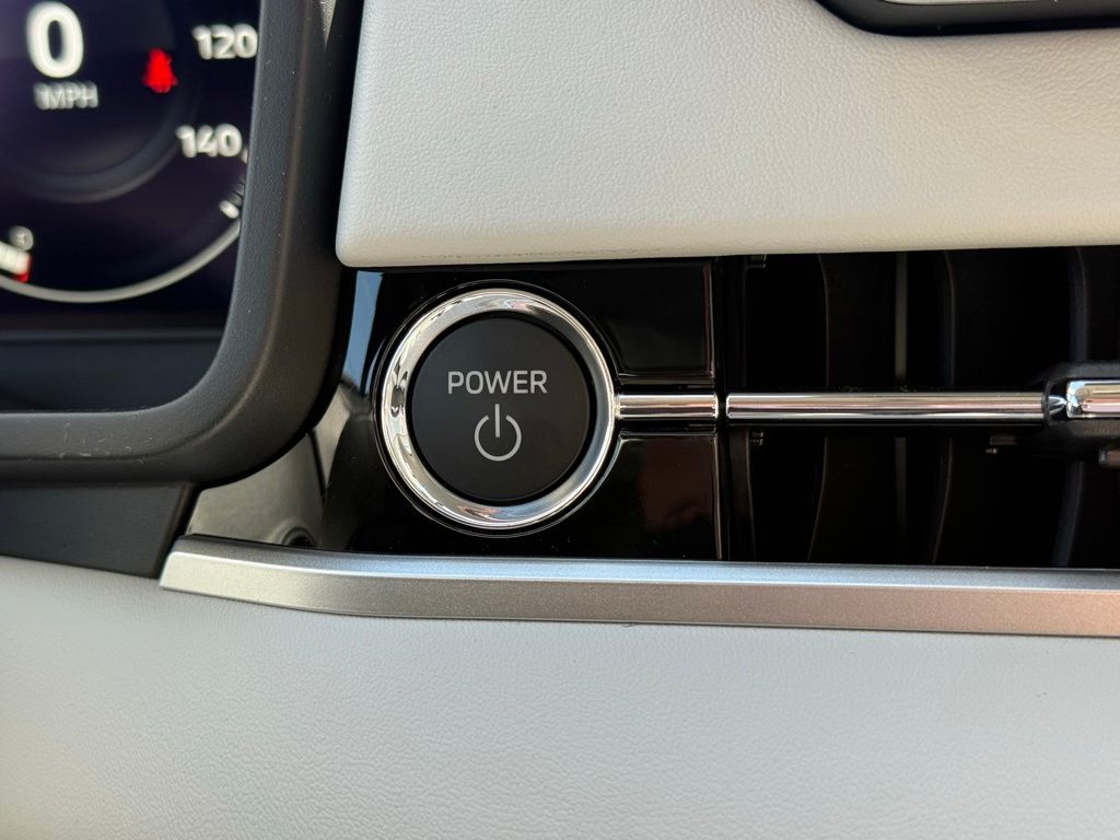 2025 Mitsubishi Outlander Plug-in Hybrid Platinum Edition - Photo 12