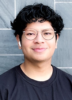 Staff member Arad Vicente from ID_f868de