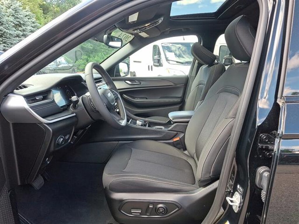 Certified 2024 Jeep Grand Cherokee Laredo X SUV