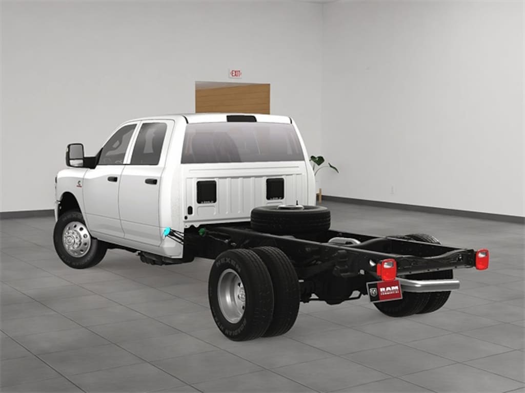 New 2025 Ram 3500 Chassis Cab 3500 TRADESMAN CREW CAB CHASSIS 4X4 60' CA Pickup