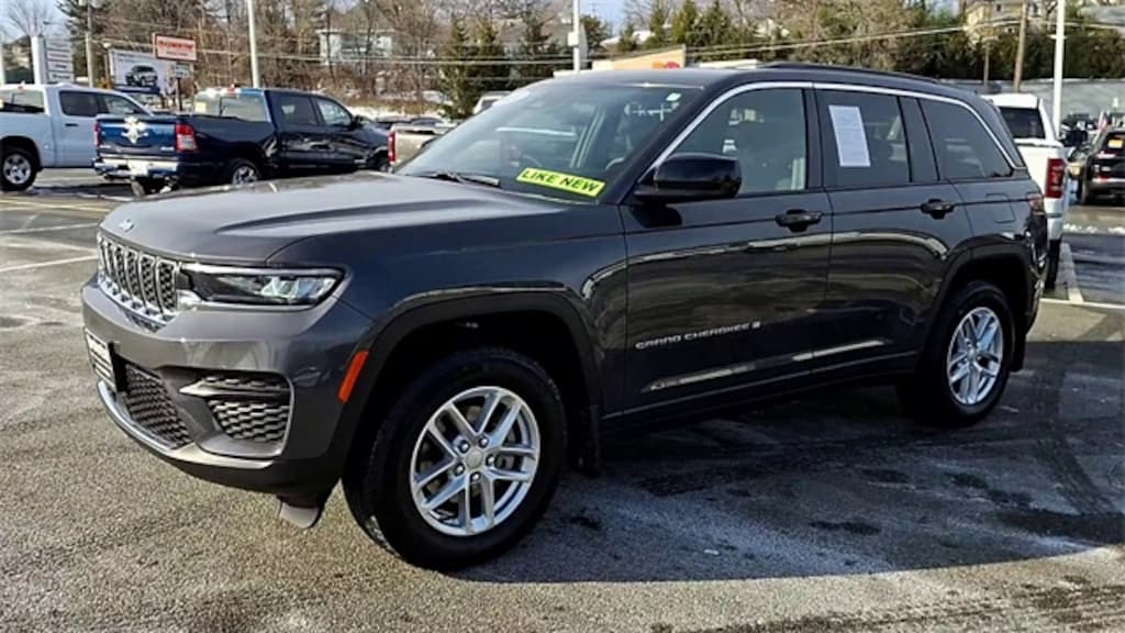 Used 2025 Jeep Grand Cherokee Laredo SUV