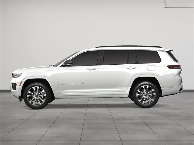 2025 Jeep Grand Cherokee Overland photo 3
