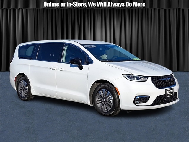 2024 Chrysler Pacifica PHEV Select's photo