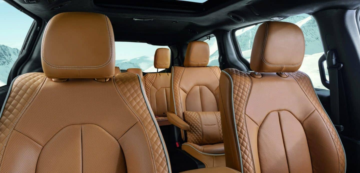 2023 Chrysler Pacifica Hybrid interior