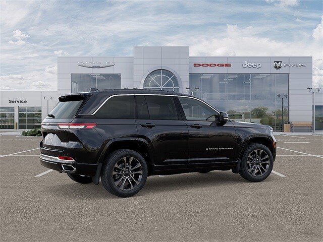 2025 Jeep Grand Cherokee Overland photo 3