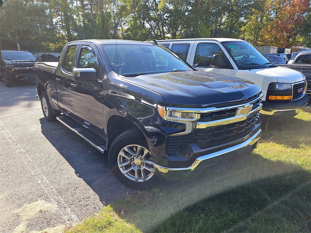 2023 Chevrolet Silverado 1500 LT photo 3