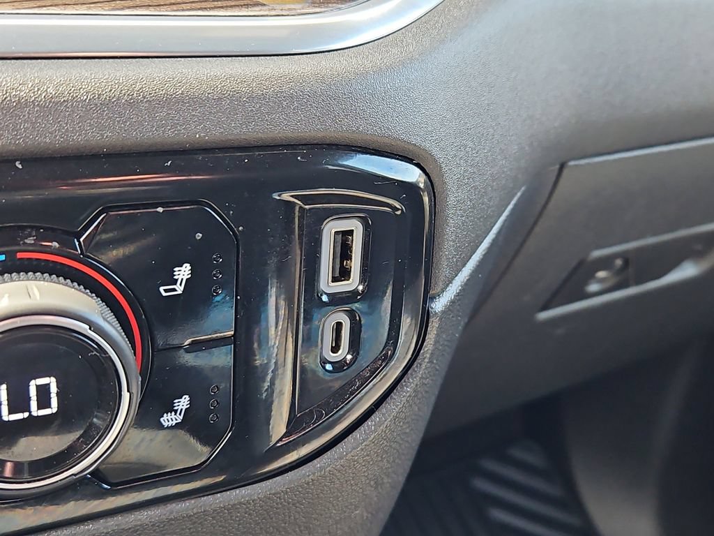 2022 Chevrolet Silverado 1500 LT - Photo 18