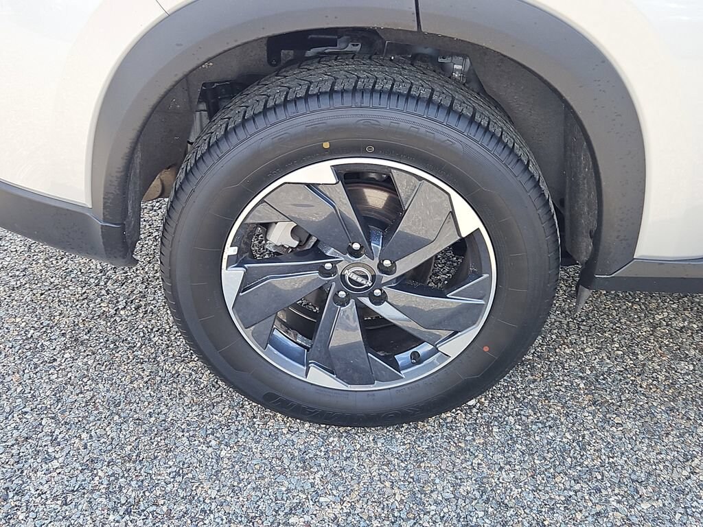 2025 Nissan Rogue SV - Photo 9